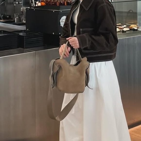 ** LOOKING FOR ISO ** ACNE STUDIOS MUSUBI MINI BAG IN SUEDE CAMEL BEIGE - Picture 1 of 5